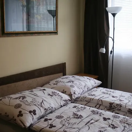 Margaret Bridge Studio Apartment *