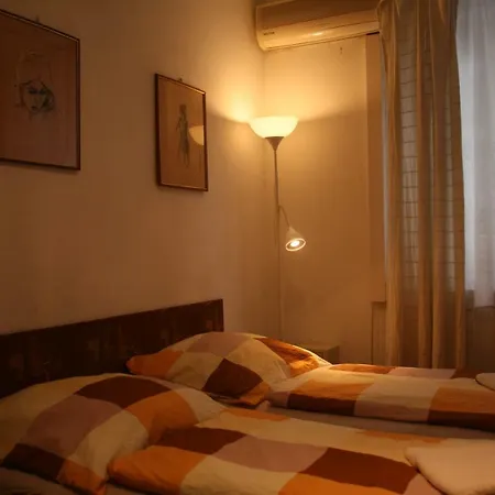 Margaret Bridge Studio Apartment