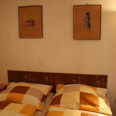 Margaret Bridge Studio Apartment *