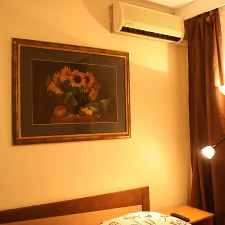 Margaret Bridge Studio Apartment