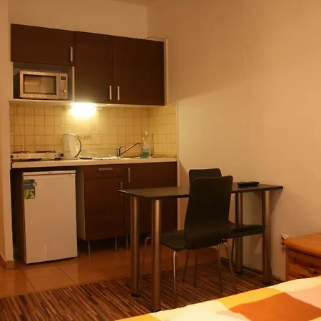 Margaret Bridge Studio Apartment *